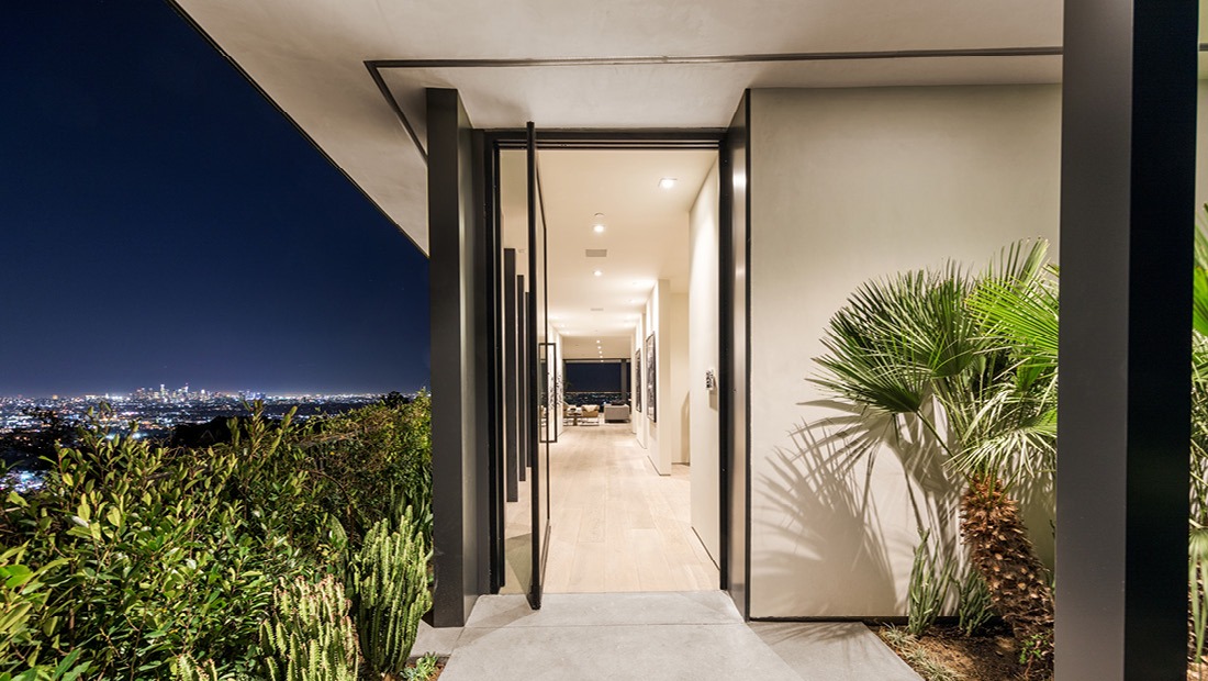 Series 4400-T Pivot Door