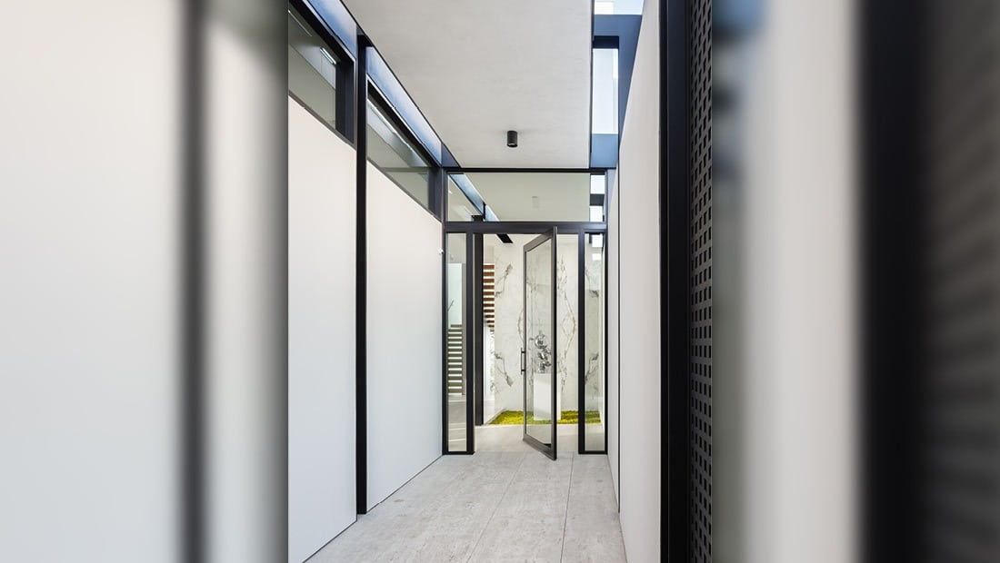 Series 4400-T Pivot Door