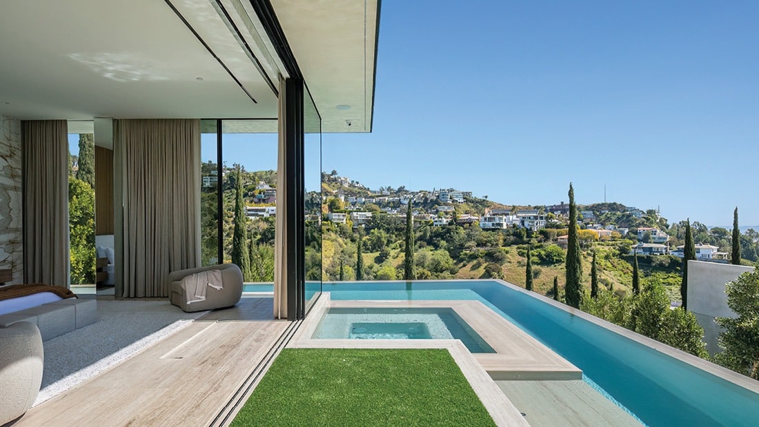 EDGE_s Multi-Slide Pocket Corner Door